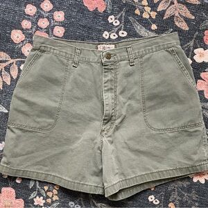 VTG Wrangler women’s olive green cotton shorts 10-12